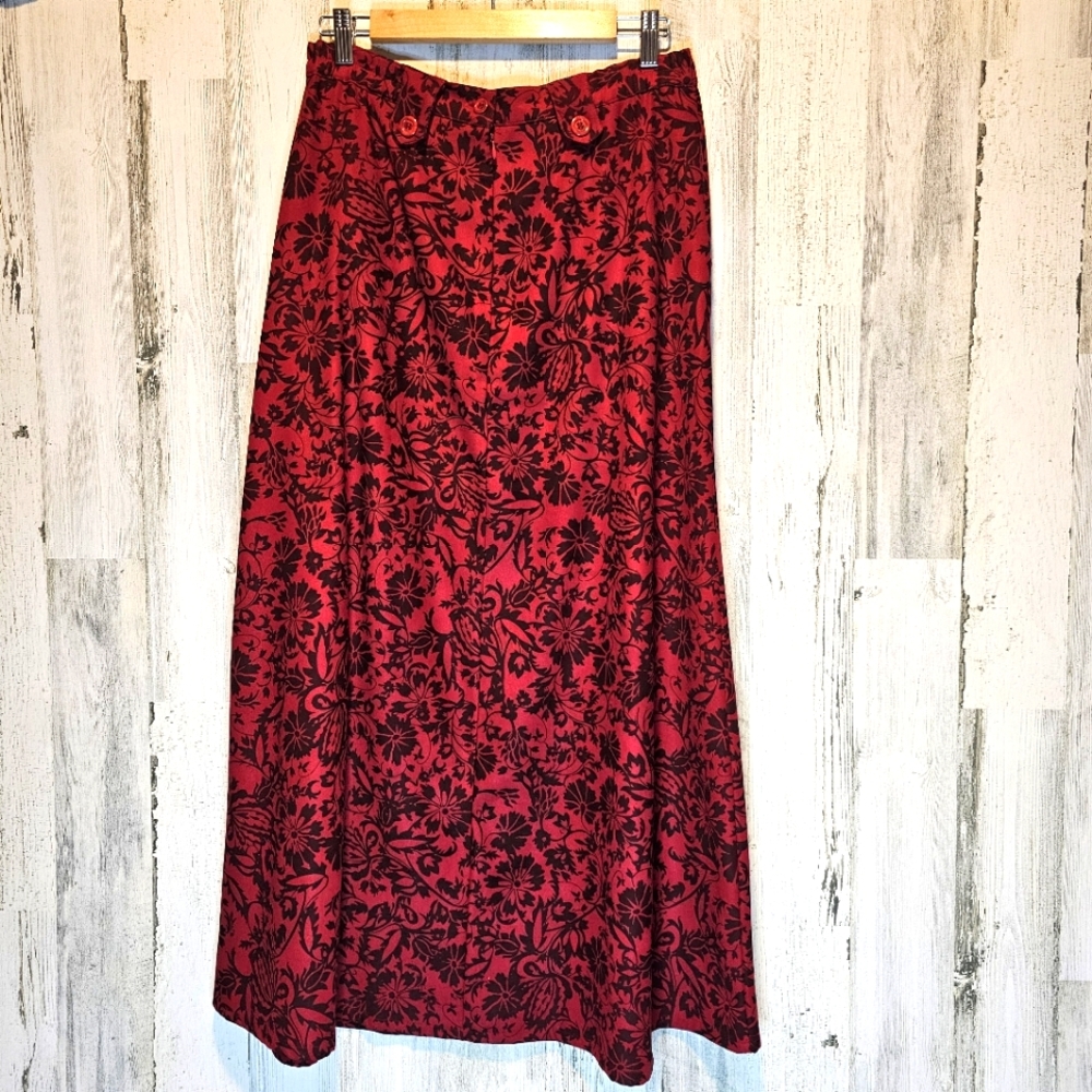 Real Comfort by Chadwicks Red and Black Floral Long Skirt Size 8 Vintage